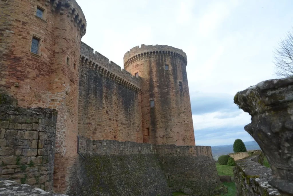 contreforts du chateau de Castelnau
