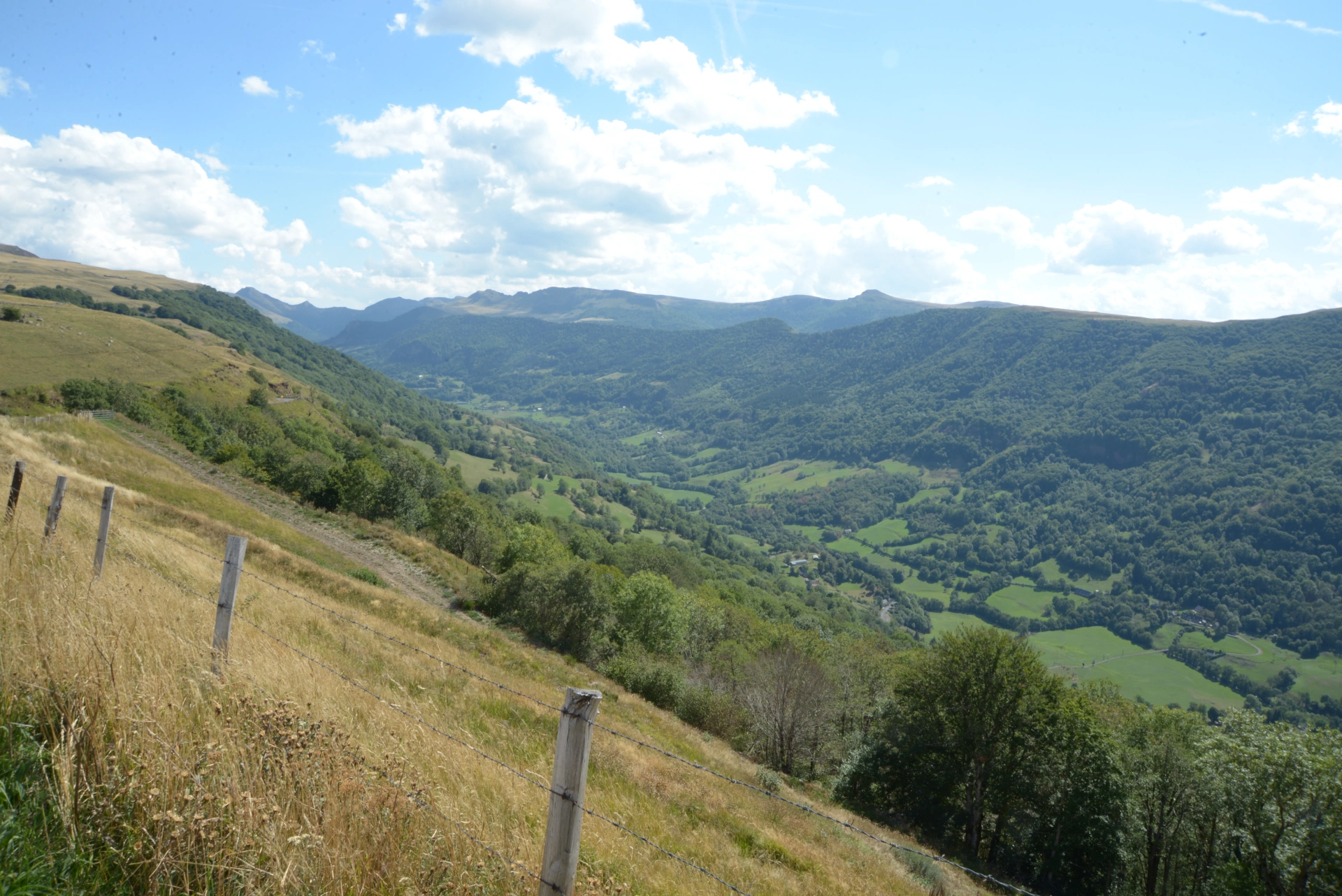 Cantal Pause col d'Aulac vallée