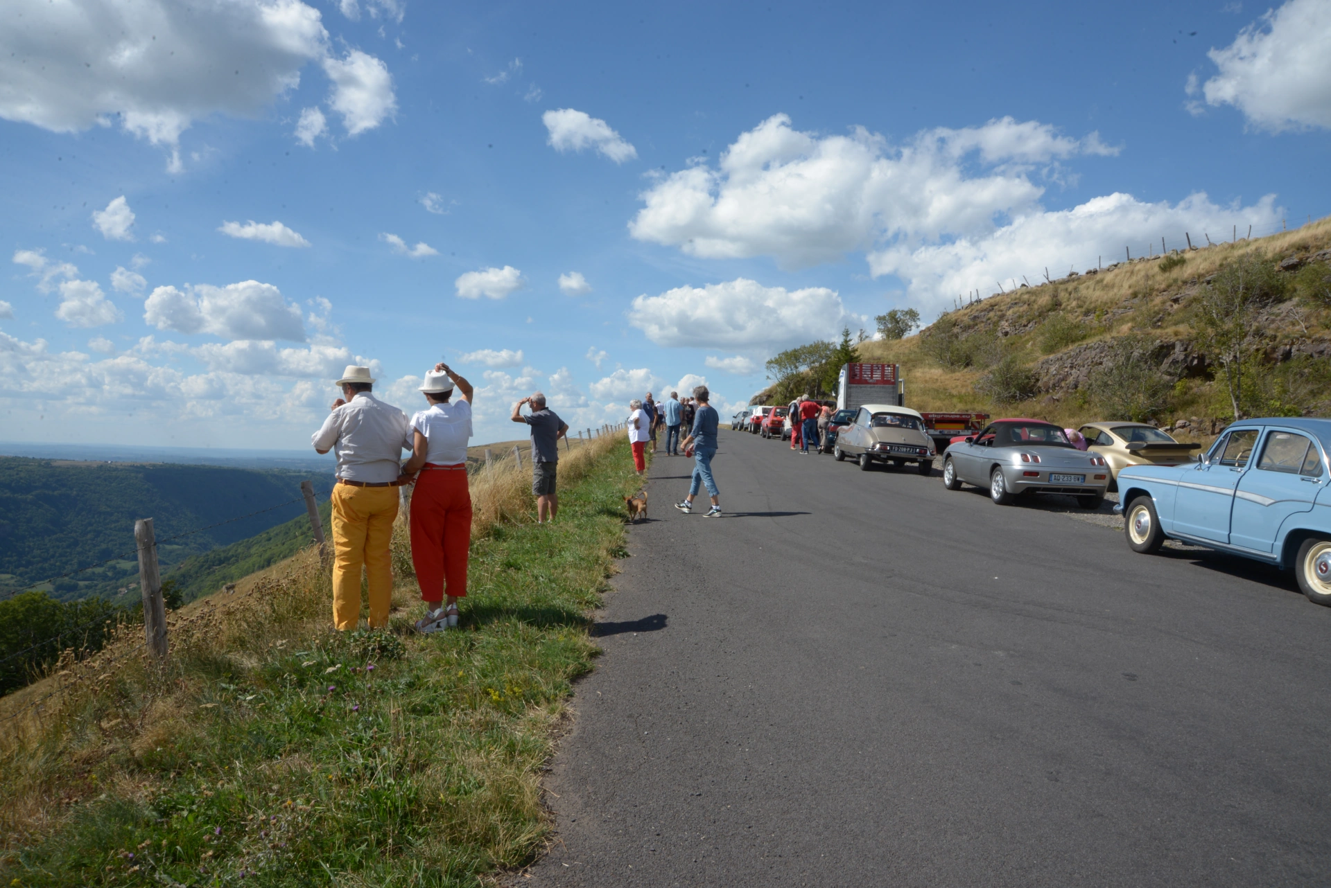 Cantal Pause col d'Aulac vue sur la vallée