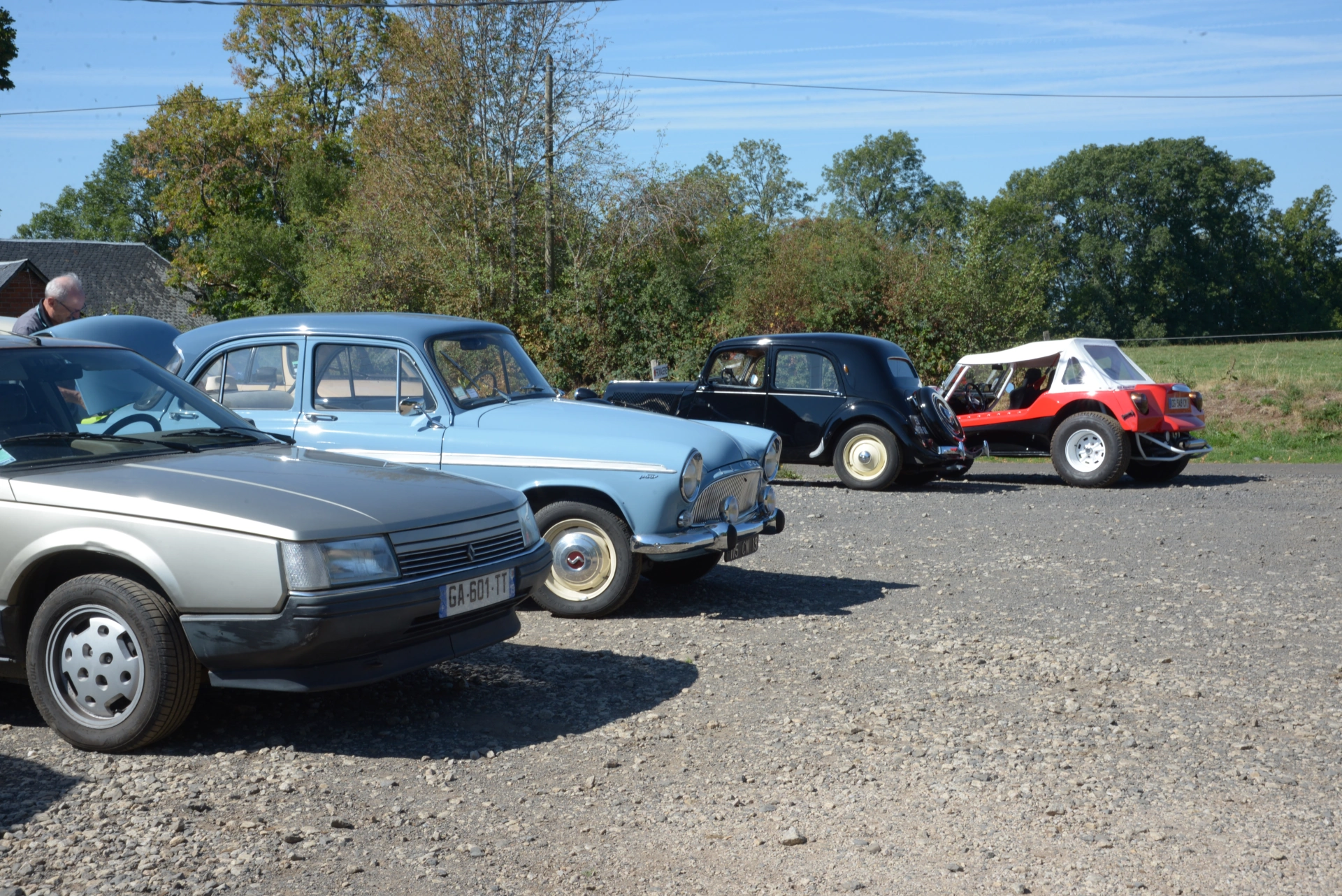 Cantal Renault 25 et Simca Aronde